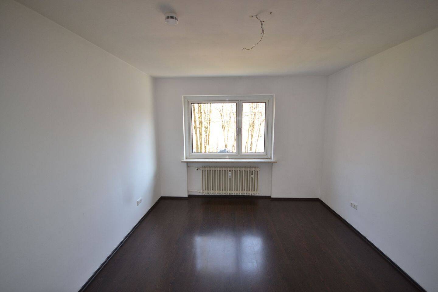 Gemütliches Wohnen: 4 Zimmer in gepflegtem Haus im Grünen – München – Vorschaubild 9