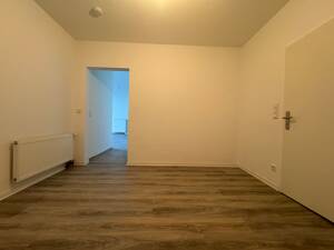 Stilvolle 2,5-Zimmer-Wohnung oder Gewerbeeinheit- frisch renoviert & sofort bezugsfrei! – 47137 Duisburg – Vorschaubild 2