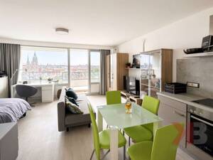 Über den Dächern Münchens – helles Apartment mit Balkon und beeindruckendem Stadtblick