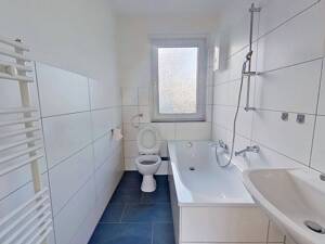 Große 2-Zimmer-Wohnung mit BALKON, modernem Wannenbad und viel Lichteinfall – 33649 Bielefeld – Vorschaubild 6