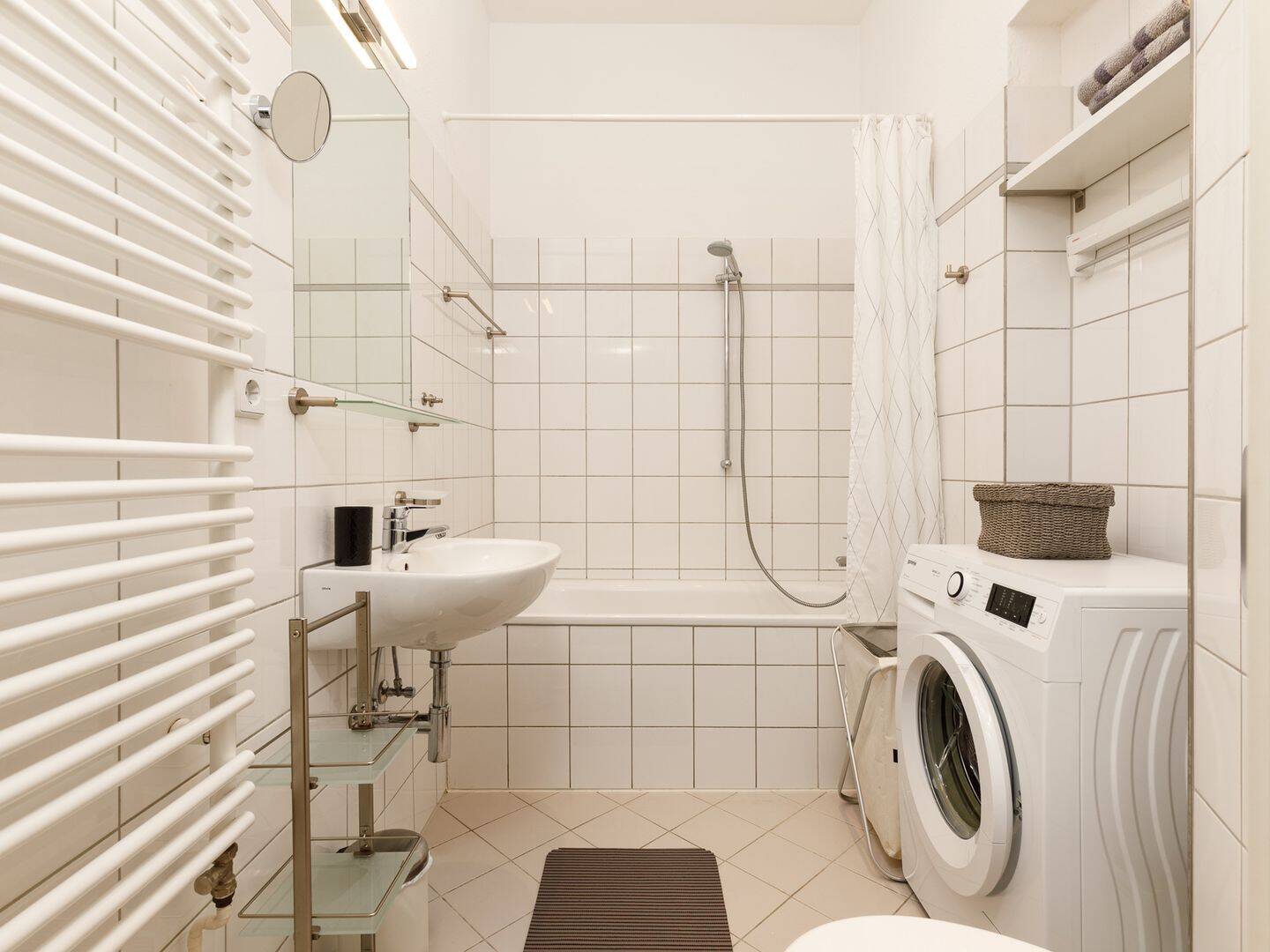 Villa Marta - Ruhig gelegenes Pied-à-terre mit Aufzug fußläufig zum Ludwigkirchplatz & Ku'damm – Berlin – Vorschaubild 5