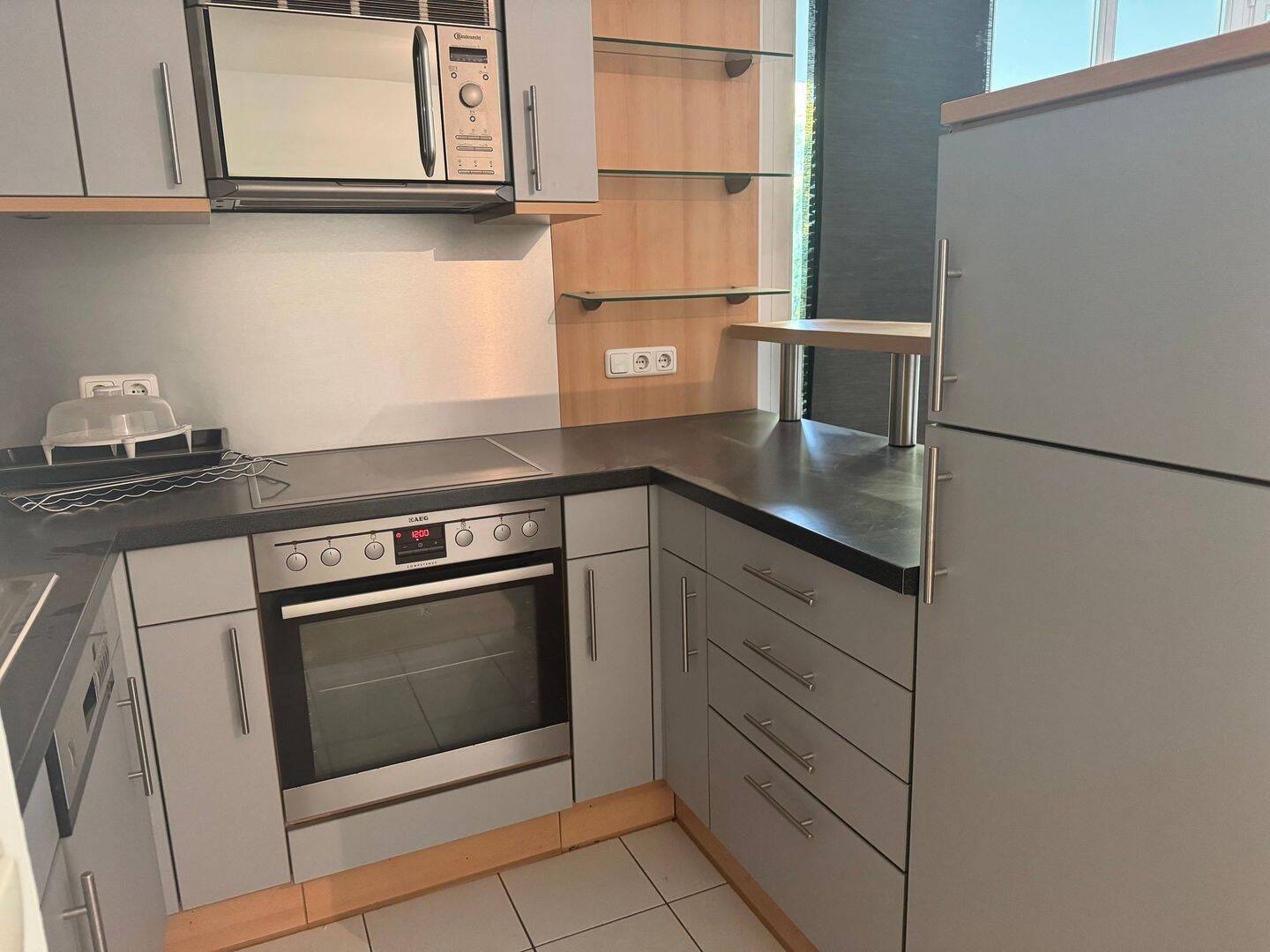 2-Zimmer-Wohnung mit großem Balkon und Einbauküche – München – Vorschaubild 3