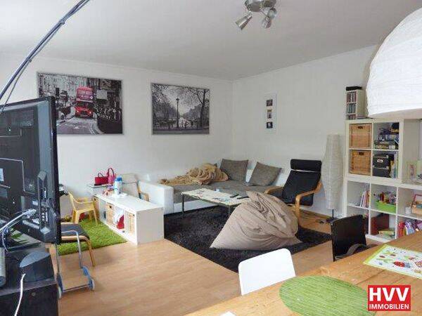 HVV Immobilien: „Grünenweg“: Helle freundliche 4-Zimmer-Wohnung mit Fahrstuhl!