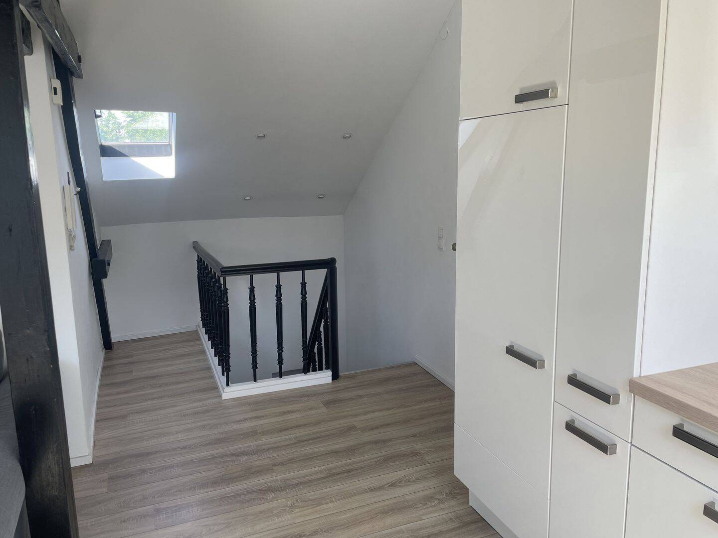 Schöne Option: Leer oder teilmöbliert: 2-Zi-Dachgeschosswohnung in zentraler Ruhiglage Bonn-Zentrum – Bonn – Vorschaubild 3