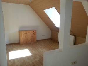 Top-Anbindung & WG-geeignet: Helle 2.5-Zi-DG-Wohnung mit EBK in Stgt-Bad Cannstatt – 70372 Stuttgart – Vorschaubild 4