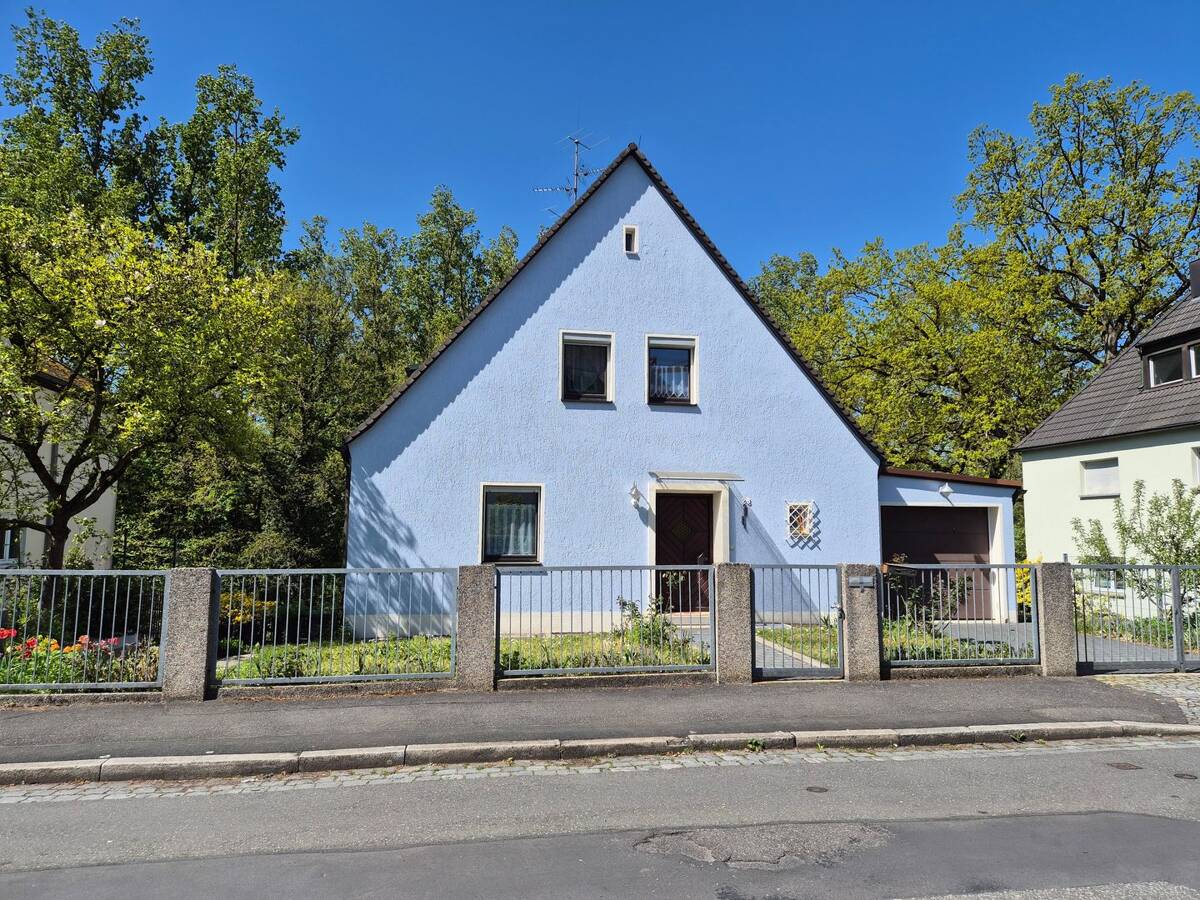 Wohnen am Wiesengrund - gepflegtes Familienhaus mit Wintergarten und Gartenidylle – 90763 Fürth – Bild 1 von 9