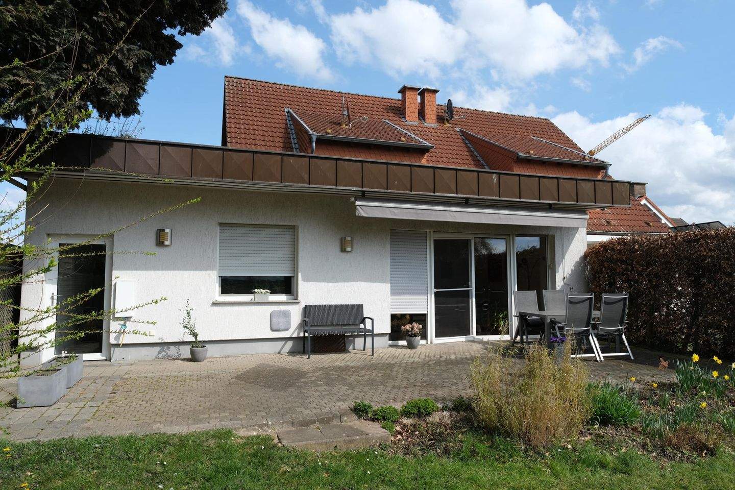 Familienfreundliche Doppelhaushälfte mit variablem Raumkonzept – Neuss – Bild 1 von 9
