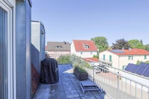 Zweifacher Balkon, viel Licht, viel Platz: Attraktive 3-Zimmer-Dachgeschosswohnung – 85055 Ingolstadt – Vorschaubild 6
