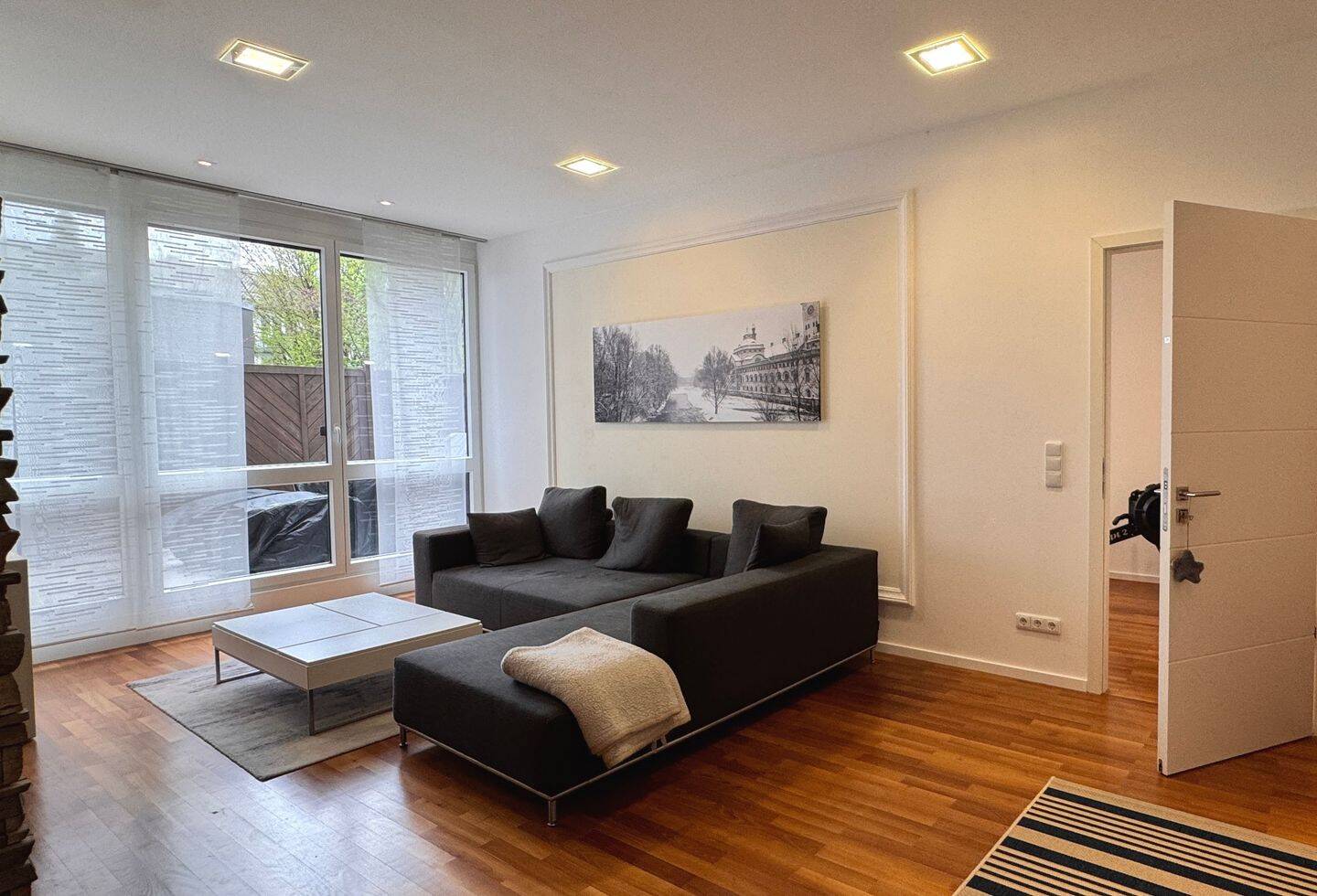 Exklusive 3-Zimmer-Wohnung mit geschützter Terrasse in Obergiesing – München – Bild 1 von 9