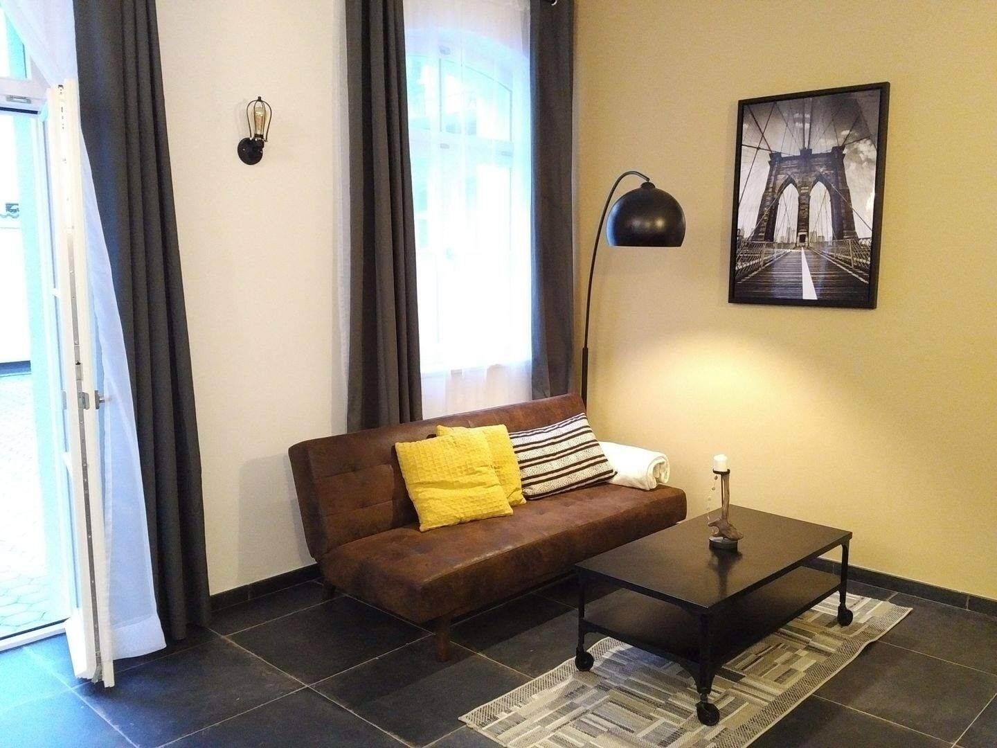 Einziehen und Wohlfühlen – Stilvolle 2-Zimmer-Wohnung mit Gewölbedecken im Herzen Nürnbergs im ruhigen Innenhof eines Denkmalensembles