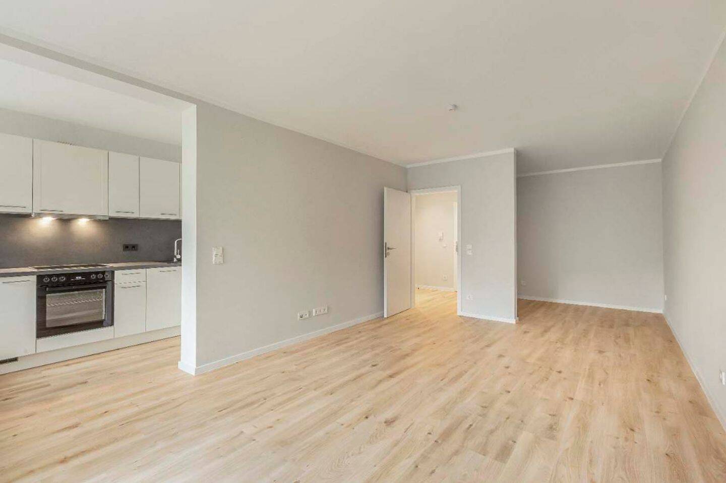 1-Zimmer-Erdgeschosswohnung mit Einbauküche in gefragter Neusser Lage – Neuss – Bild 1 von 9