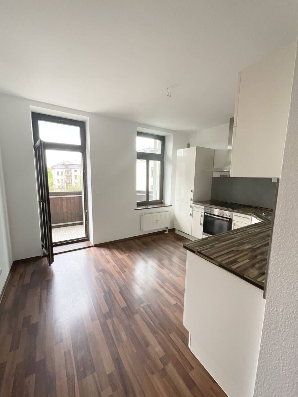 Die ist es! + Vermietete 3 Zimmer in Gohlis + Sonniger Westbalkon + Dunkles Laminat + Bad mit Wanne – Leipzig – Vorschaubild 3