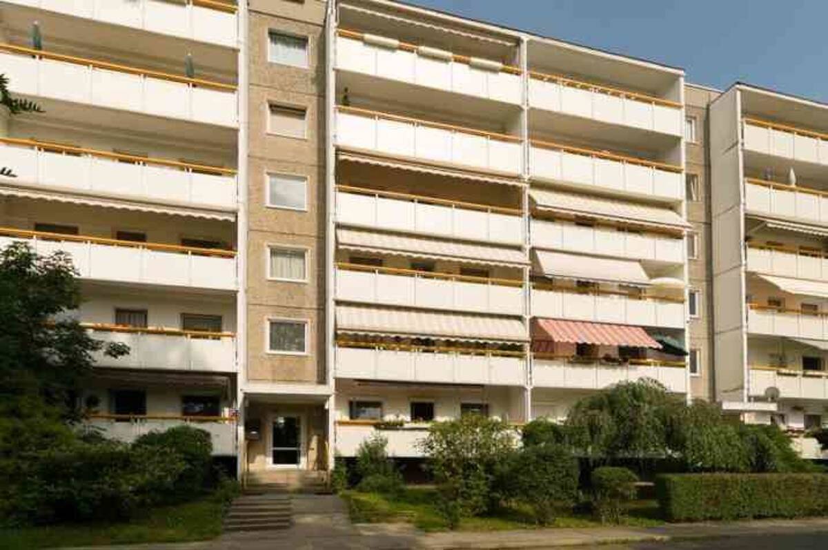 Ansprechende 3-Zimmer-Wohnung (WBS) – 1279 Dresden – Bild 1 von 2