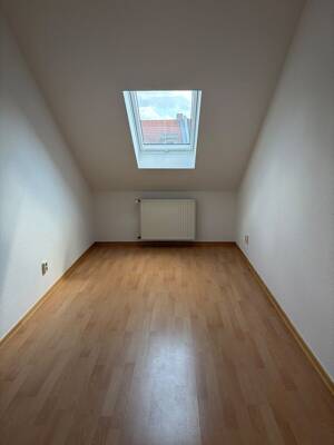 Zentrumsnah wohnen: Helle 4,5 Raum-Dachgeschosswohnung mit sonniger Terrasse – 99085 Erfurt – Vorschaubild 8