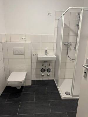 Kernsanierte 2-Zimmer-Wohnung mit Einbauküche und Wintergarten – 81241 München – Vorschaubild 4