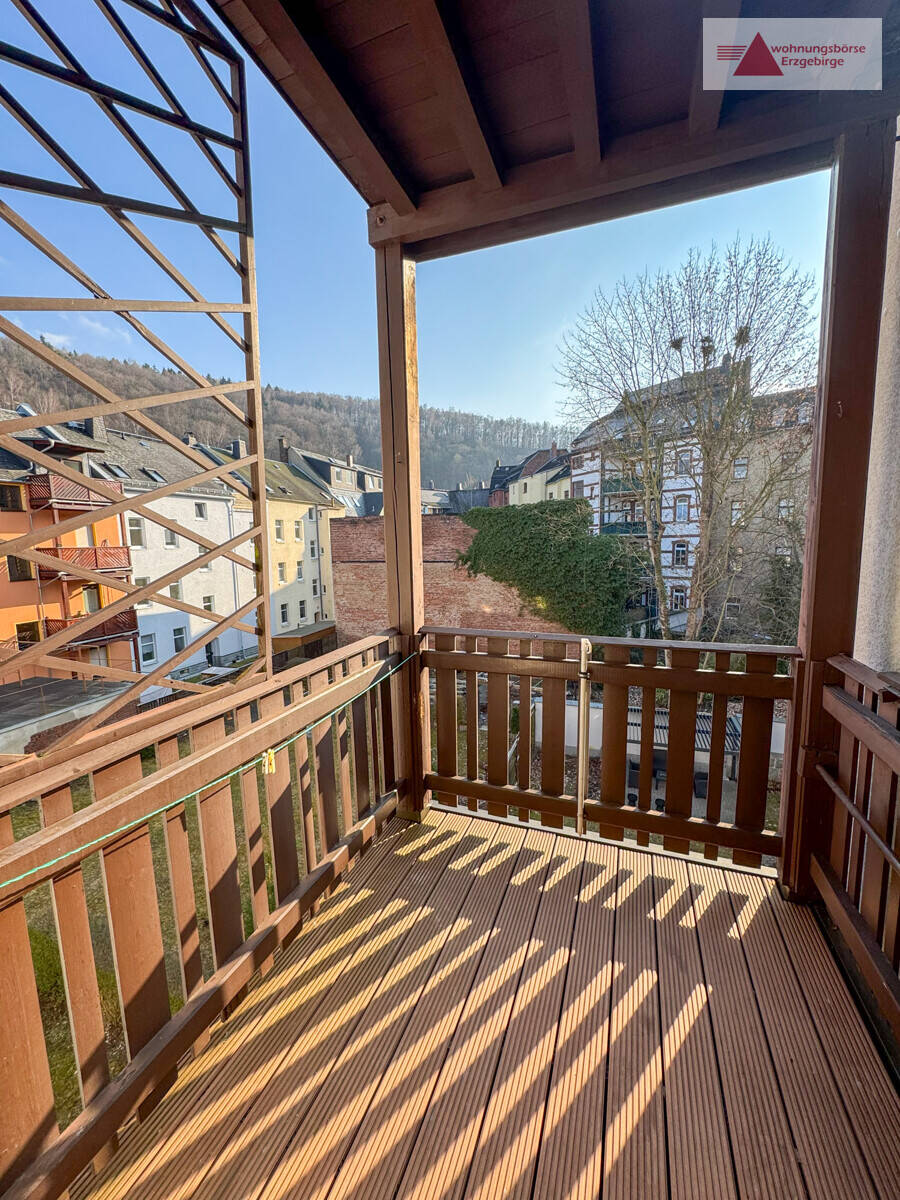 Schicke 3-Raum-Wohnung mit Balkon im Herzen von Aue