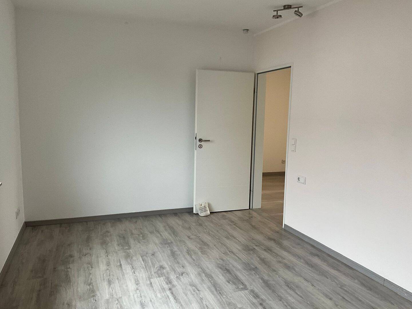 Tolle 3 Zimmer Wohnung mit Balkon, inkl. Garage und Einbauküche und freiem Bezug Nähe Rubbenbruchsee – Osnabrück – Vorschaubild 7