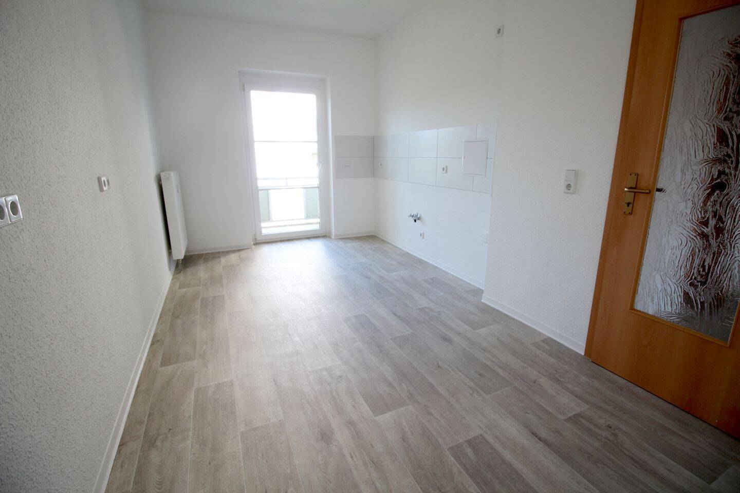 3-Raum-Wohnung mit Balkon zum schönen Innenhof mit Spielplatz – Chemnitz – Vorschaubild 9