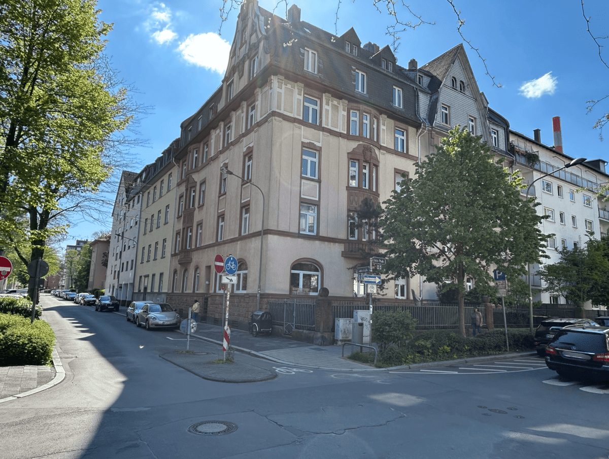 Mehrfamilienhaus in Offenbach - Vollvermietetes Anlageobjekt im Senefelderquartier – 63069 Offenbach am Main – Bild 1 von 9