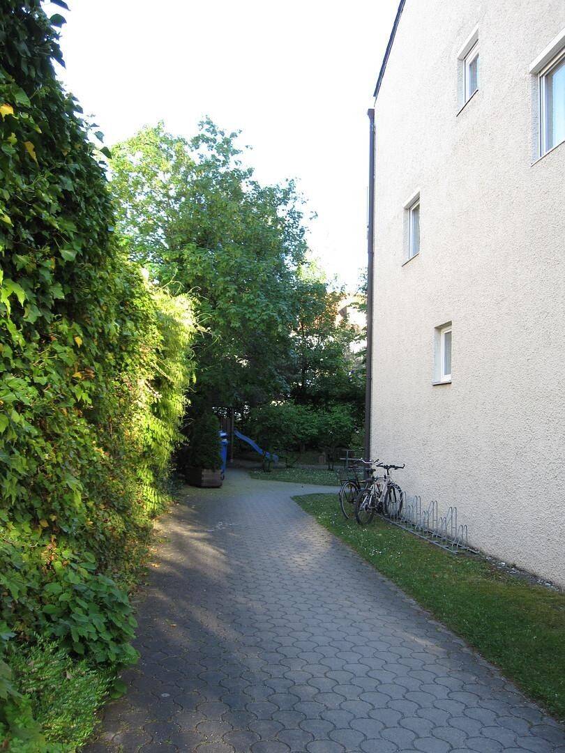 Modernisierte Gartenwohnung mit neuer Einbauküche, Terrasse und ruhiger Grünlage - Isarnähe! – München – Vorschaubild 4