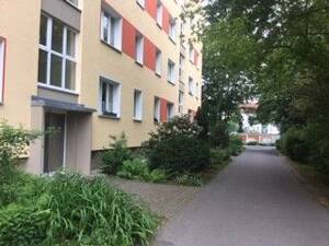 Wir renovieren für Sie! Großer Balkon! Küche und Bad mit Fenster!
