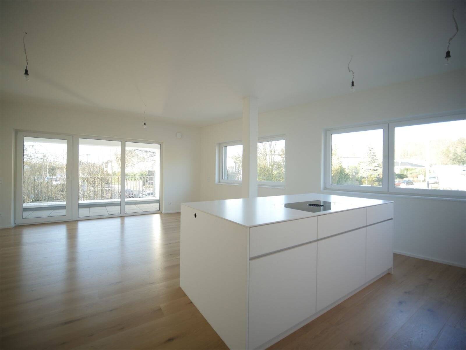 Neuwertige 3-ZKB ETW mit Balkon, EBK, Stellplatz – Saarbrücken – Vorschaubild 2