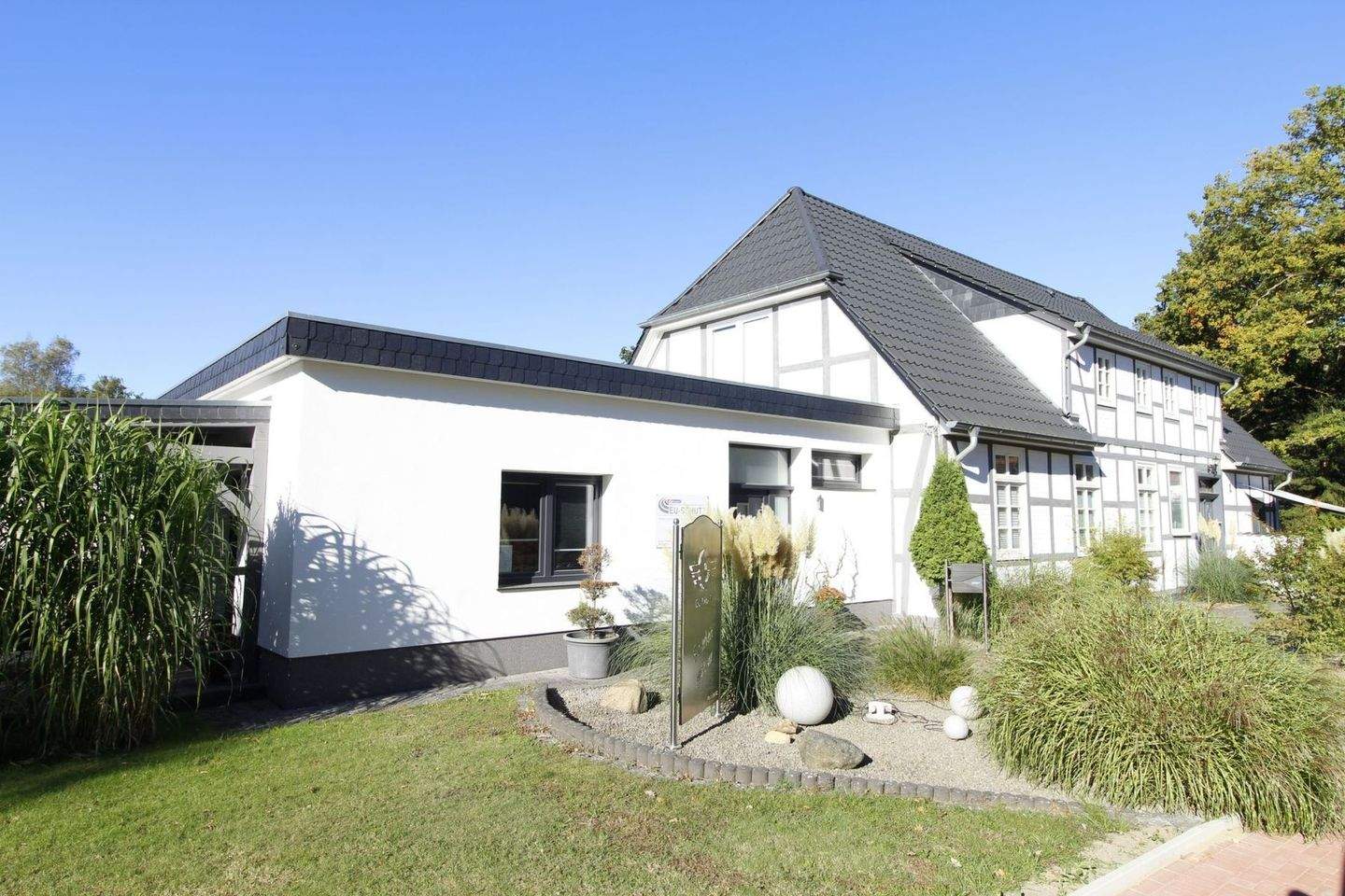 " Work & Life " unter einem Dach ! Edles Landhaus in allerbester Qualität und Top Lage ... – Bad Fallingbostel – Bild 1 von 9