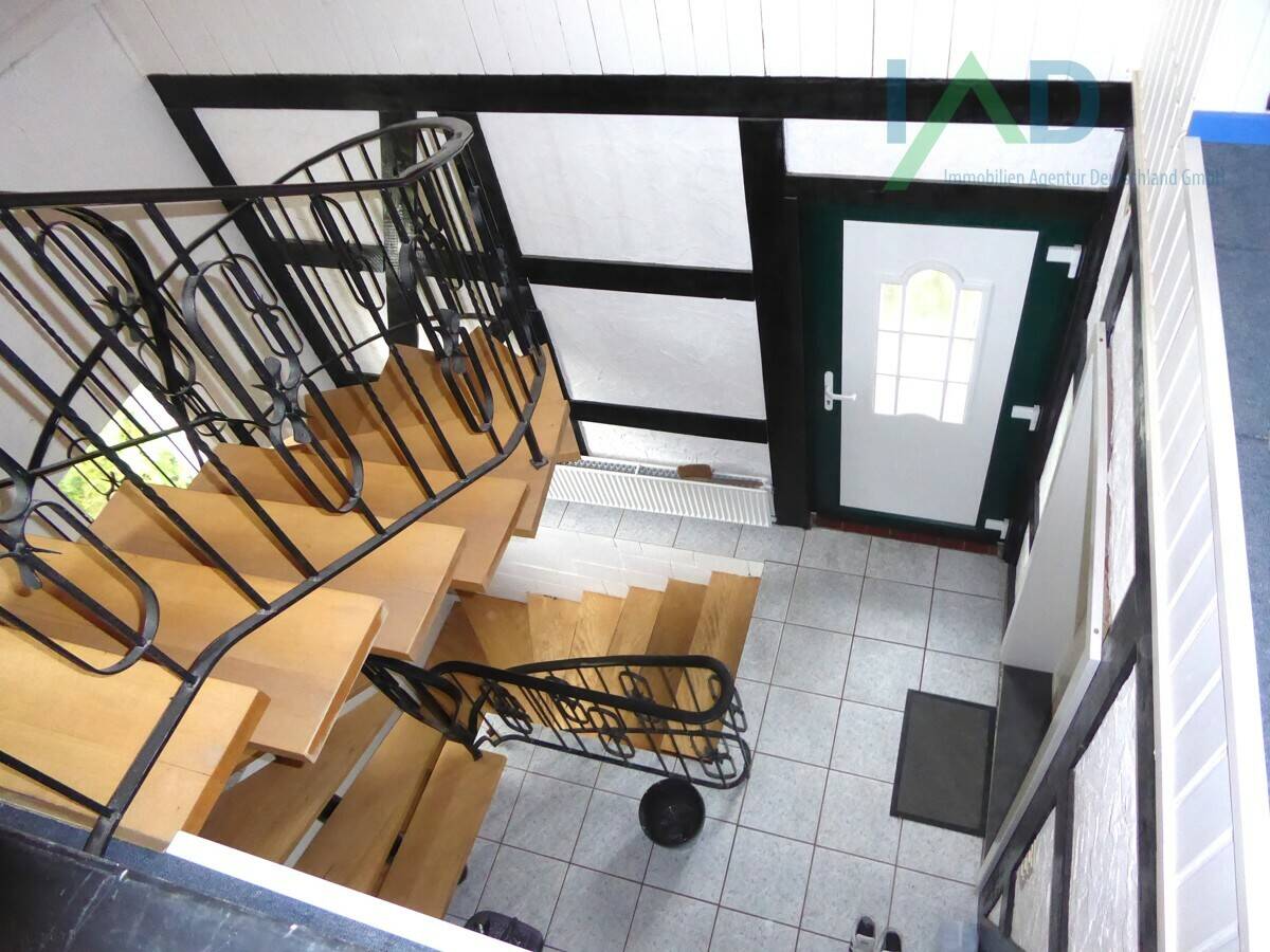 Geräumiges Zweifamilienhaus in malerischer Hanglage mit separater Einliegerwohnung. – Kirchhundem – Vorschaubild 6