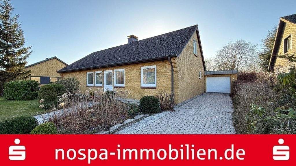 Schönes, teilunterkellertes Einfamilienhaus mit Garage und großem Garten - ebenerdiges Wohnen! – Harrislee – Bild 1 von 9