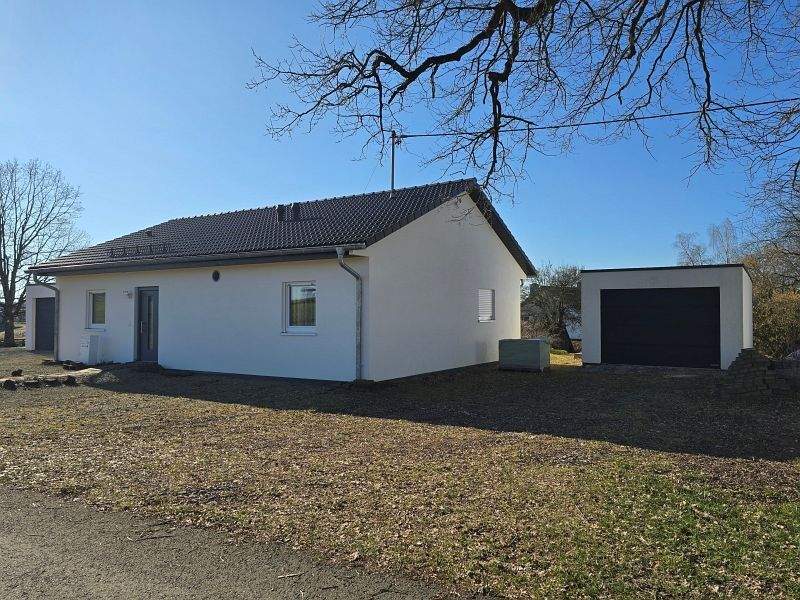 Modernes Wohnen auf einer Ebene - Neuwertiger Bungalow mit Photovoltaik, zwei Garagen - Ortsrandlage – Seinsfeld – Vorschaubild 4