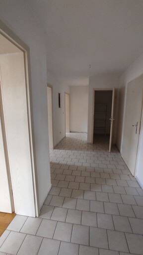 Großzügige DG 3-Zimmer mit Einbauküche, Wannenbad und Parkett in zentraler Lage! – Chemnitz – Vorschaubild 7