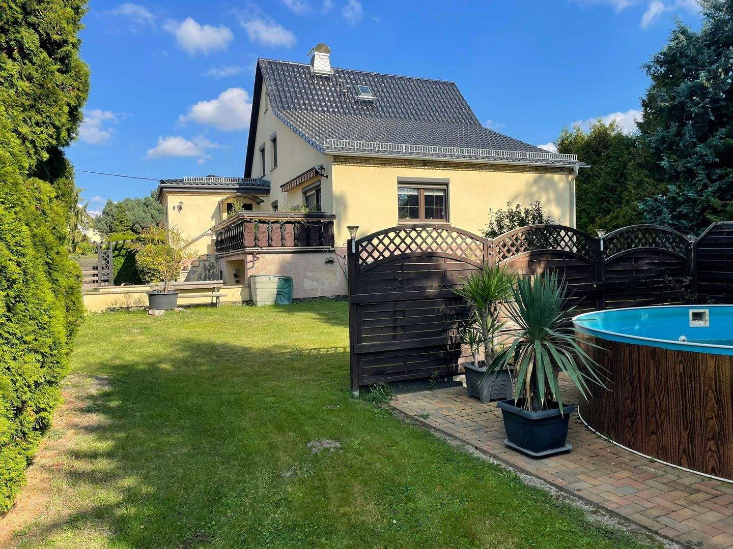 Gepflegtes Einfamilienhaus direkt am Herrenteich in Thallwitz – Thallwitz – Bild 1 von 9