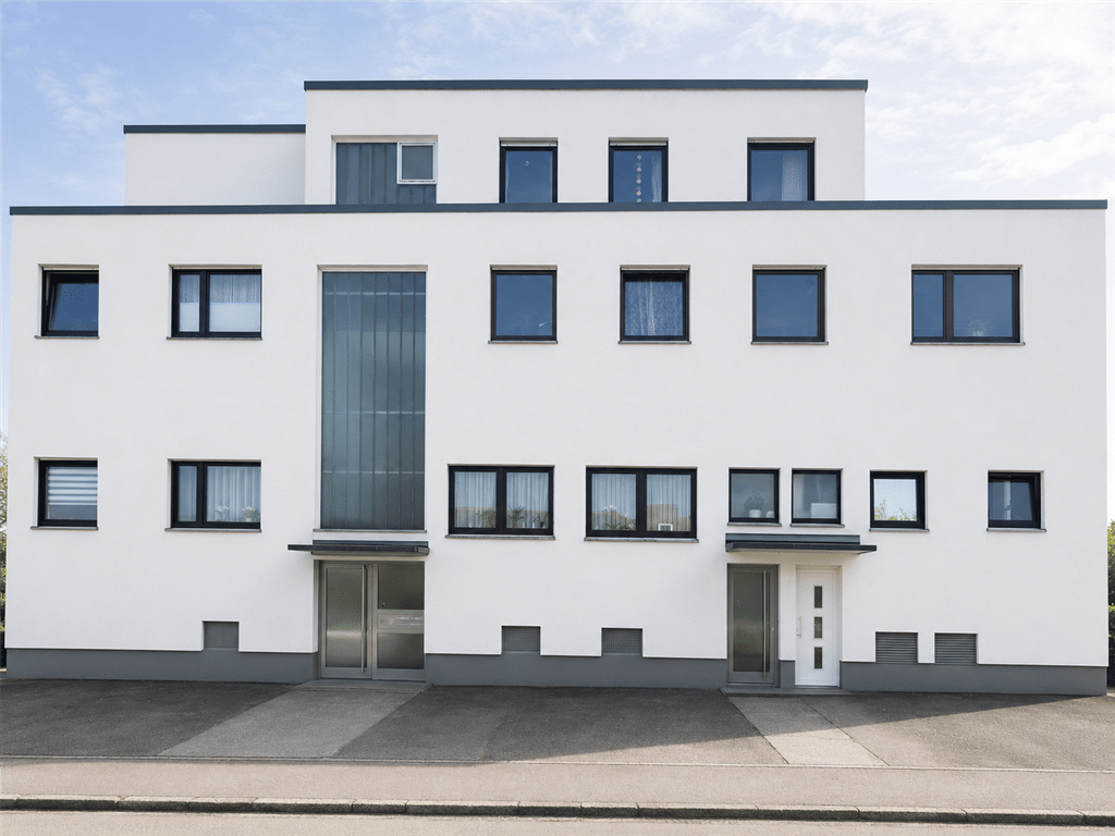 "Großzügige 6-Zimmer-Wohnung aus zwei verbundenen Einheiten mit separatem Office und Garten"