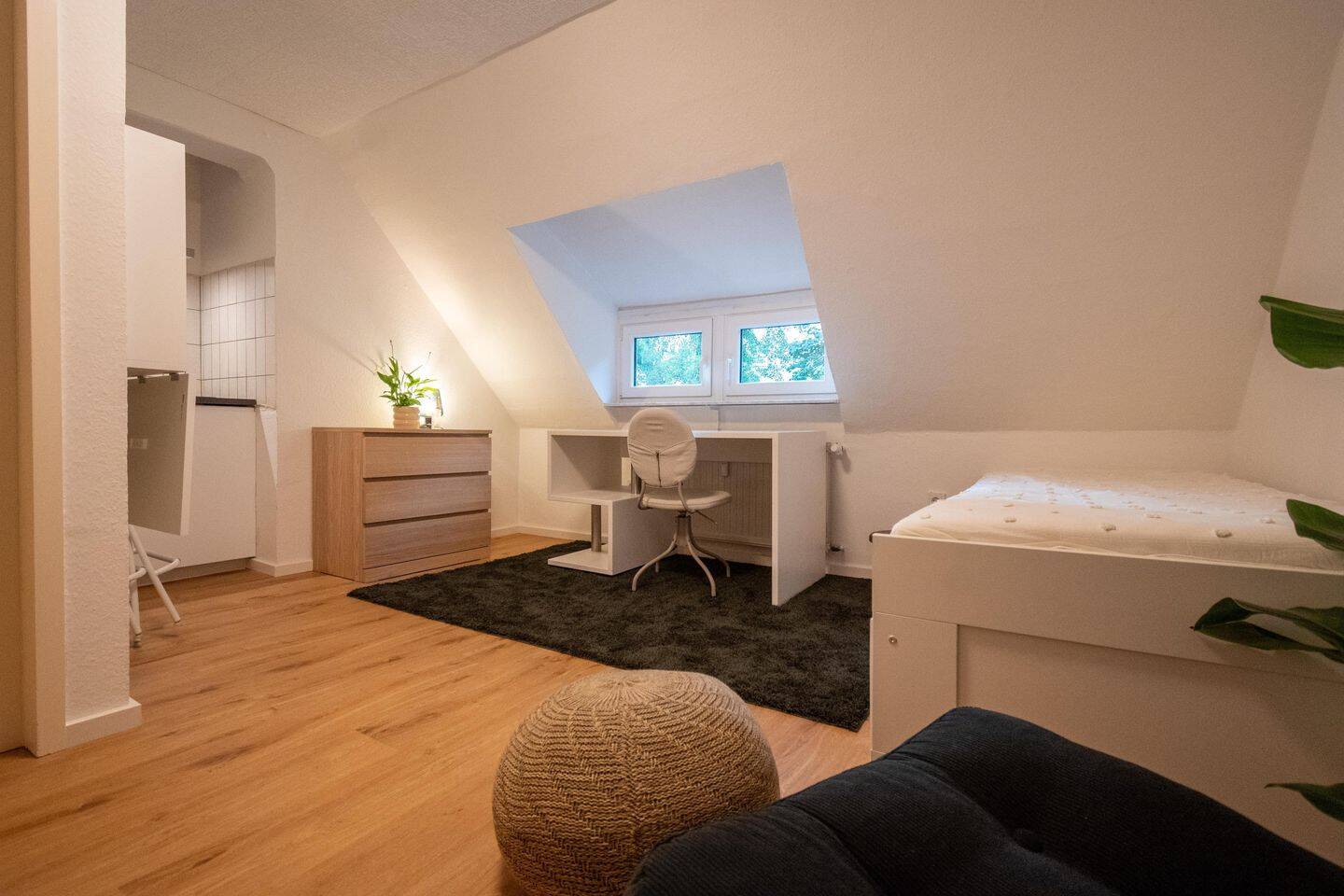 Stilvoll möblierte 1-Zimmer-Wohnung direkt am Moselufer - ideal für Pendler, Studenten & Singles