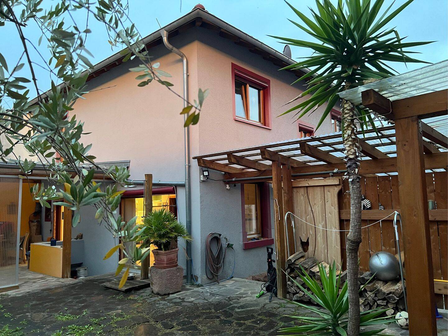 Charmantes Einfamilienhaus mit Hof und Doppel-Carport in zentraler Lage von Lahr – Lahr/Schwarzwald – Bild 1 von 6