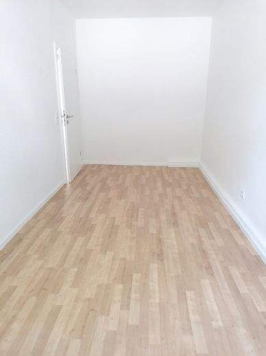 !! mit Einbauküche, 3-Raum-Wohnung mit Laminat in ruhiger Nebenstraße !! – Chemnitz – Vorschaubild 9