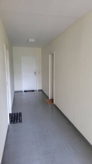 Vollsanierte, neu möblierte 3-Zi-Whg mit Aufzug u. Balkon? rollstuhlgerecht – 60435 Frankfurt am Main – Vorschaubild 3