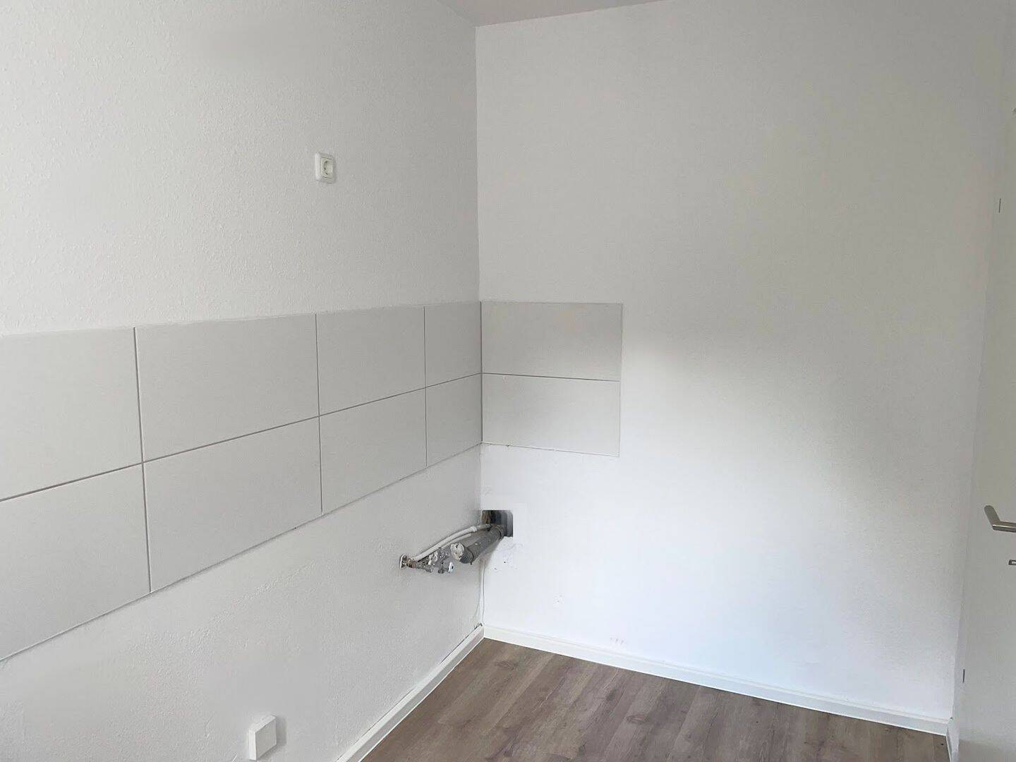 Helle + renovierte 2-Zimmer-Wohnung mit Balkon, guter Schnitt, separate Küche, Duschbad, Aufzug – Braunschweig – Vorschaubild 5