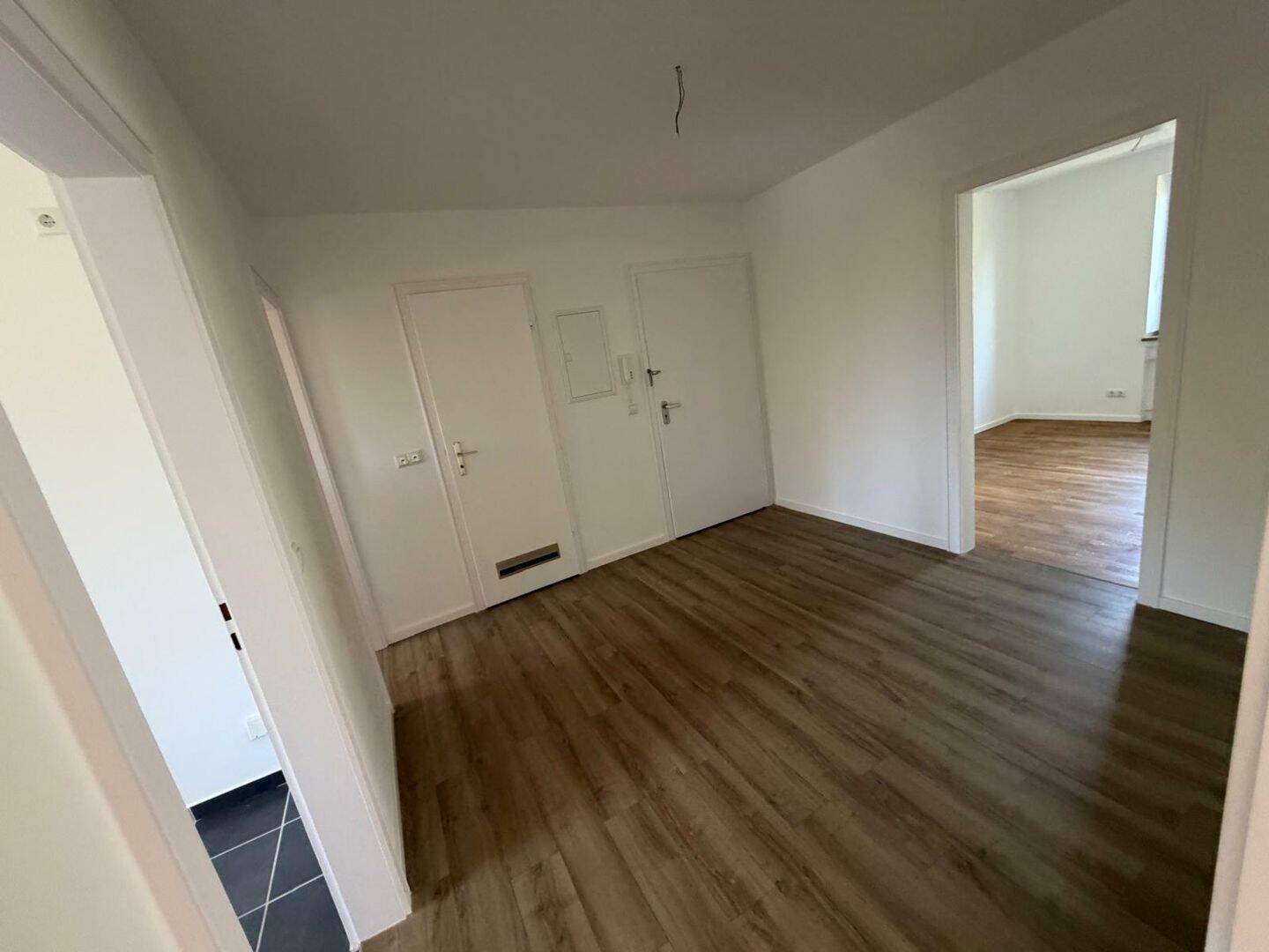 Attraktive 3-Zimmer-Wohnung mit zwei Balkonen - komfortables Wohnen inklusive Stellplatz – Augsburg – Vorschaubild 2