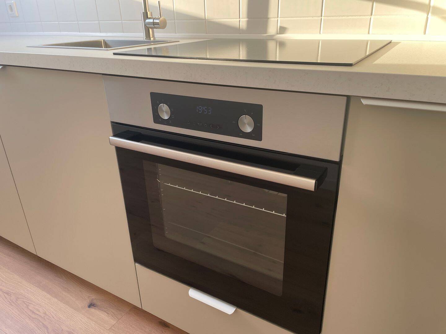 Renovierte 2-Zimmer-Dachgeschosswohnung mit Loggia & Tiefgarage – Bielefeld – Vorschaubild 4