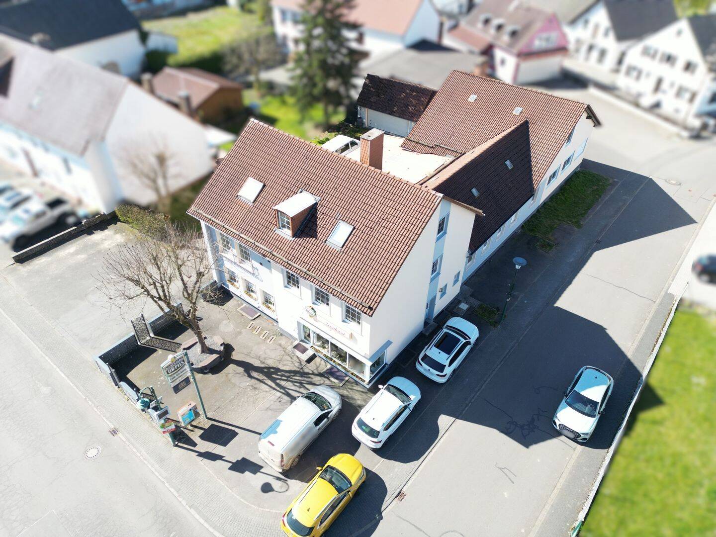 530 m² Wohn- & Gewerbefläche I 2 Wohnungen I 10 Stellplätze I Doppelgarage