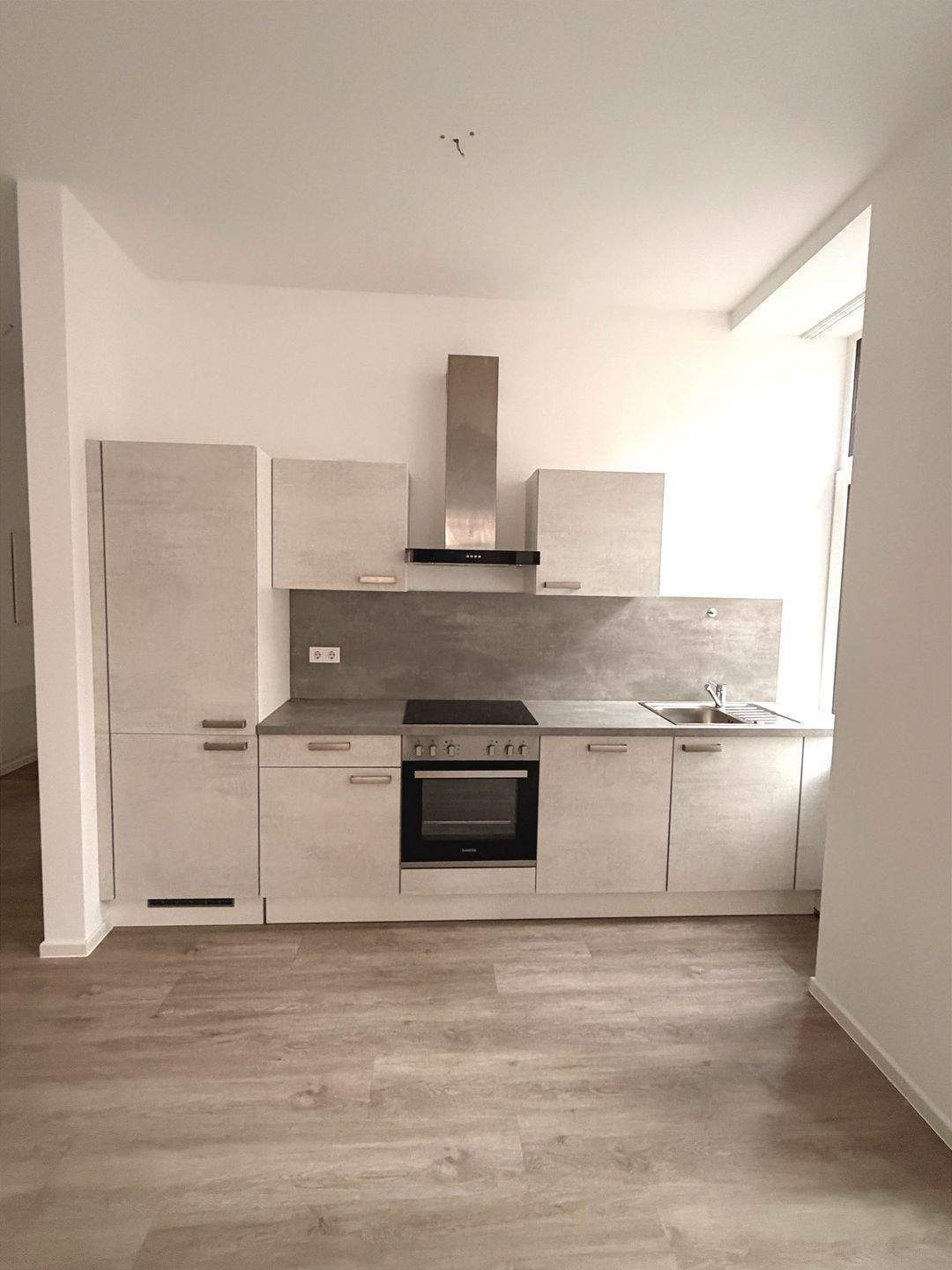 Frei ab sofort / 2-Zimmer-Wohnung mit Einbauküche / Aufzug / Fußbodenheizung / ohne Balkon – Trier – Bild 1 von 9