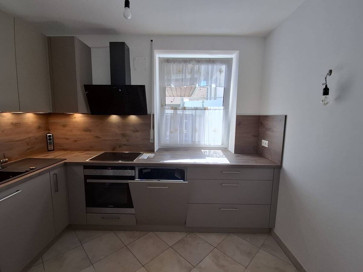 Schöne helle 2,5-Zimmer-Wohnung mit Balkon, Einbauküche und Hobbyraum – 91074 Herzogenaurach – Bild 1 von 9