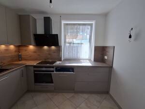 Schöne helle 2,5-Zimmer-Wohnung mit Balkon, Einbauküche und Hobbyraum – 91074 Herzogenaurach – Vorschaubild 1