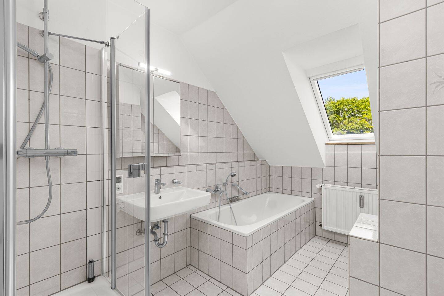 Gepflegte Dachgeschosswohnung in ruhiger Lage | 500m zur Würm & Pasinger Stadtpark – München – Vorschaubild 6