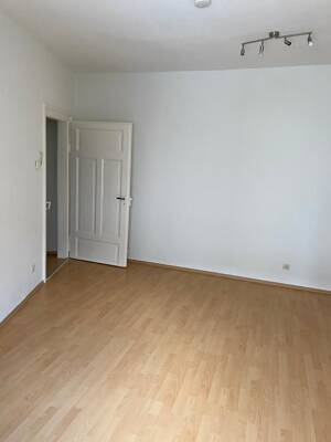 Charmante, helle 2-Zimmer Altbauwohnung in zentraler Lage – 90441 Nürnberg – Vorschaubild 3