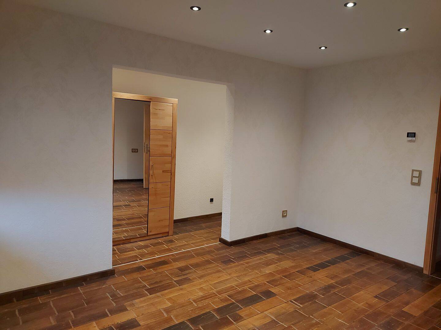 Hochwertiges, freistehendes Einfamilienhaus mit großem Garten & EBK – Dillingen/Saar – Vorschaubild 2