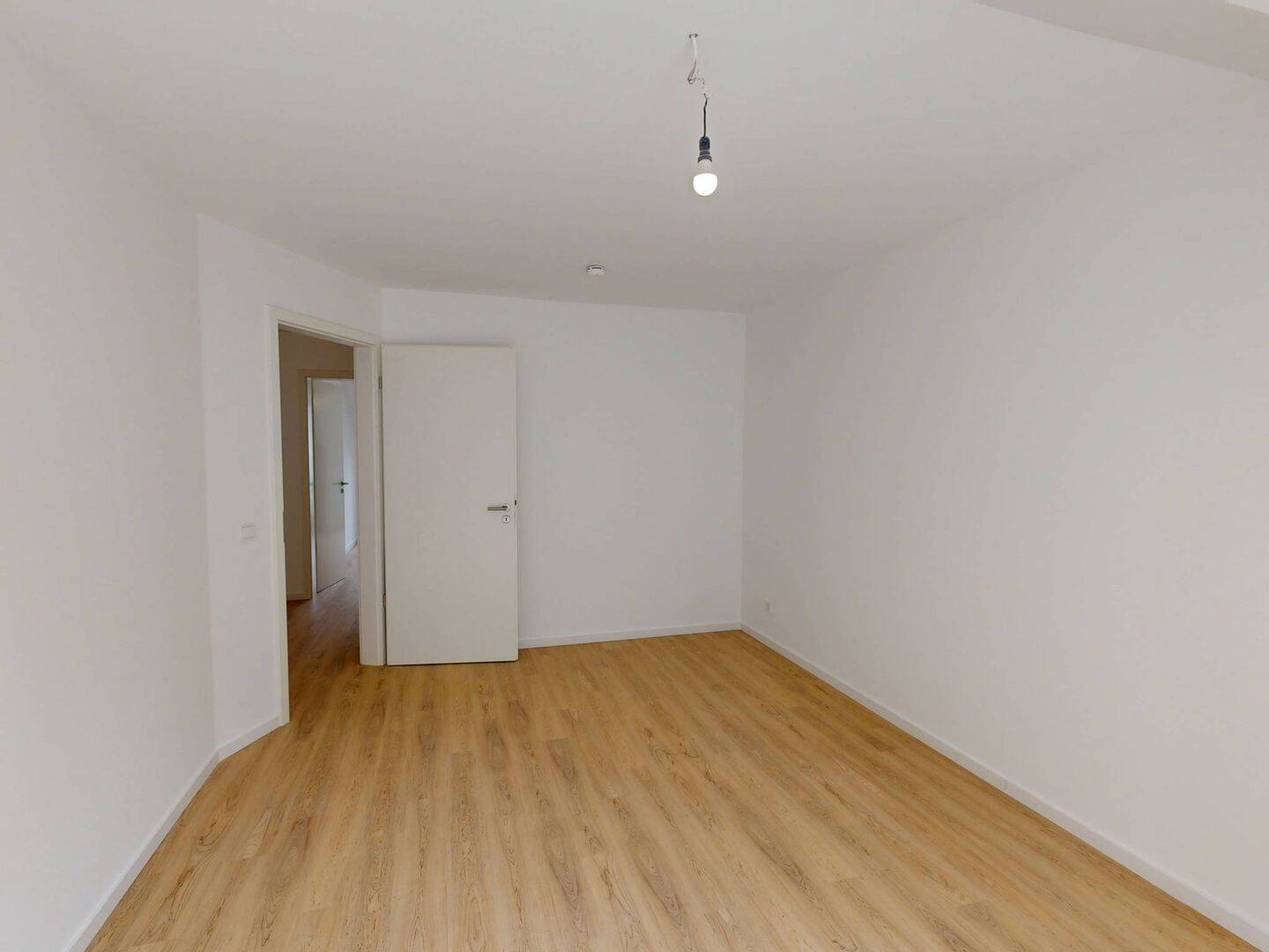 Frisch saniert: 2,5-Zimmer-Wohnung mit BALKON und moderner EBK – Hamburg – Vorschaubild 4