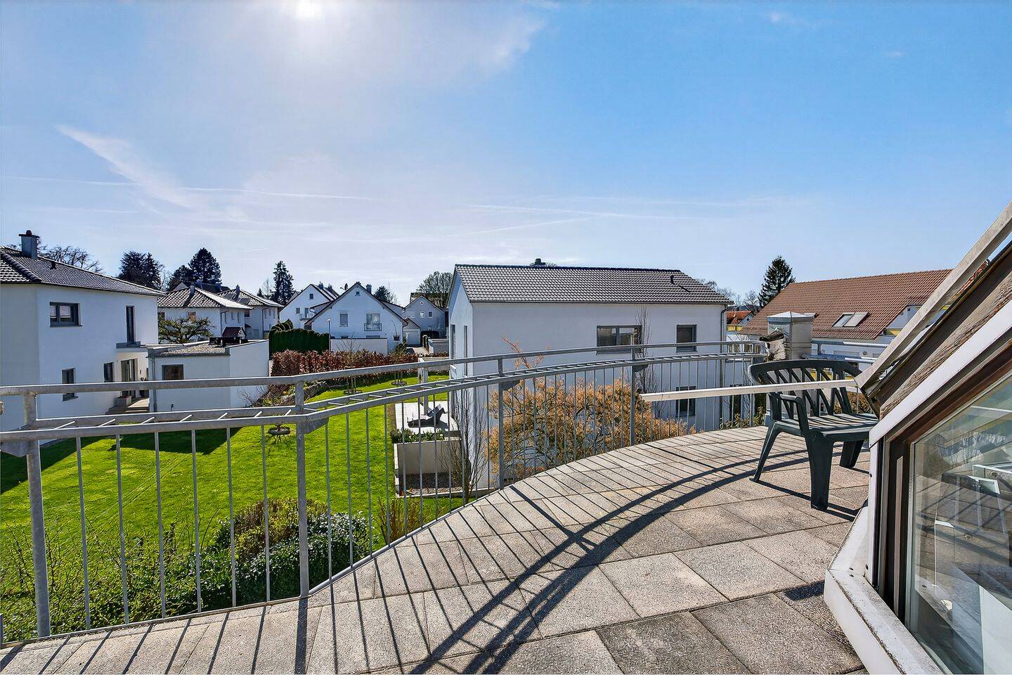 GROßZÜGIGE MAISONETTE-WOHNUNG MIT ZWEI BALKONEN IN NEU-ULM/PFUHL
