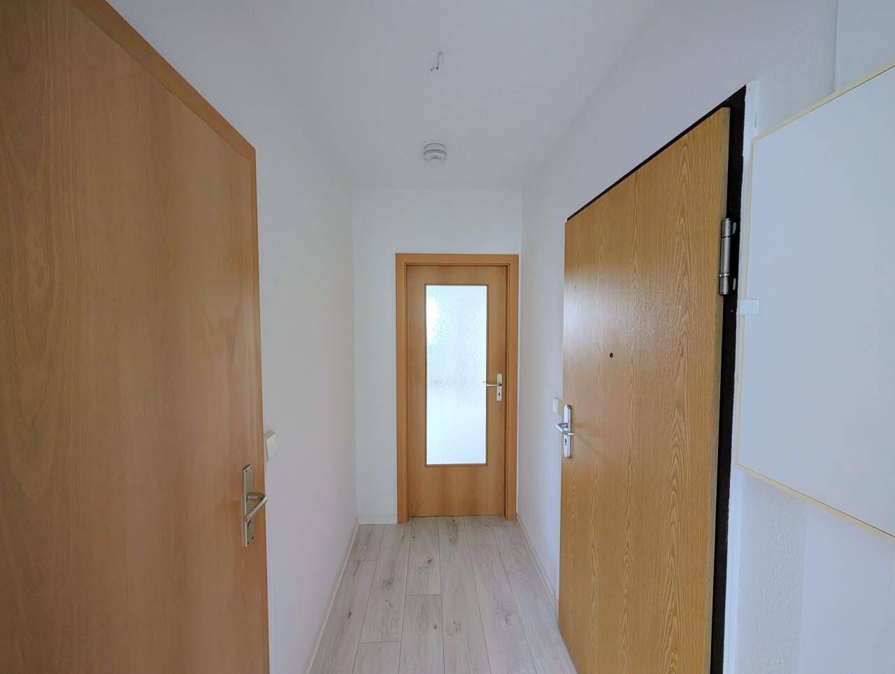 Komfortable 3-Raum-Wohnung mit Badewanne – Chemnitz – Vorschaubild 5